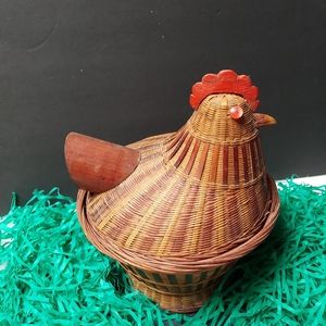 Woven vintage straw hen 4 you to fill with colored eggs